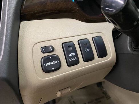 Used 2003 Toyota Highlander Limited w/ Leather Trim Pkg AWD/4WD image 12