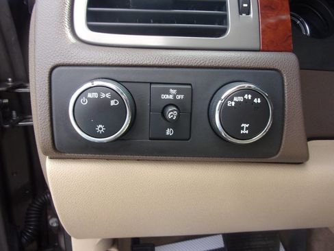 Used 2013 Chevrolet Suburban LTZ AWD/4WD image 15