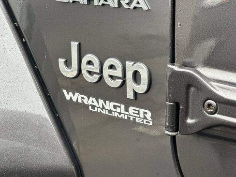 Used 2019 Jeep Wrangler Unlimited Sahara image 9