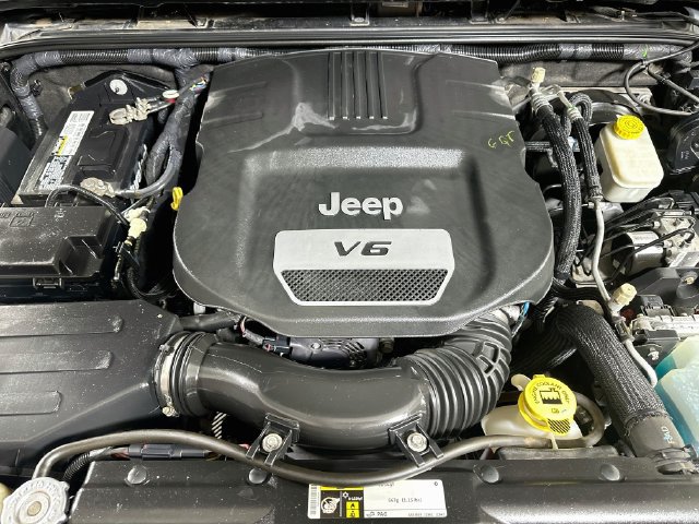 Used 2015 Jeep Wrangler Sahara w/ Connectivity Group AWD/4WD image 25