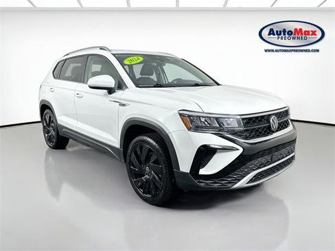 Used 2024 Volkswagen Taos SE image 1