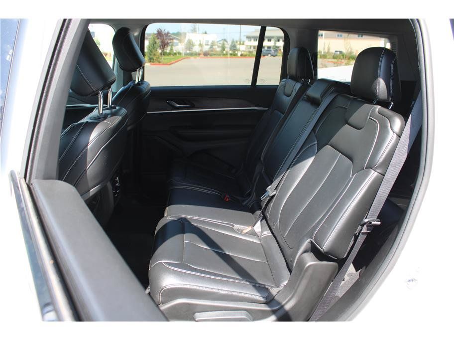 Used 2023 Jeep Grand Cherokee L Limited w/ Trailer Tow Group (B) AWD/4WD image 12