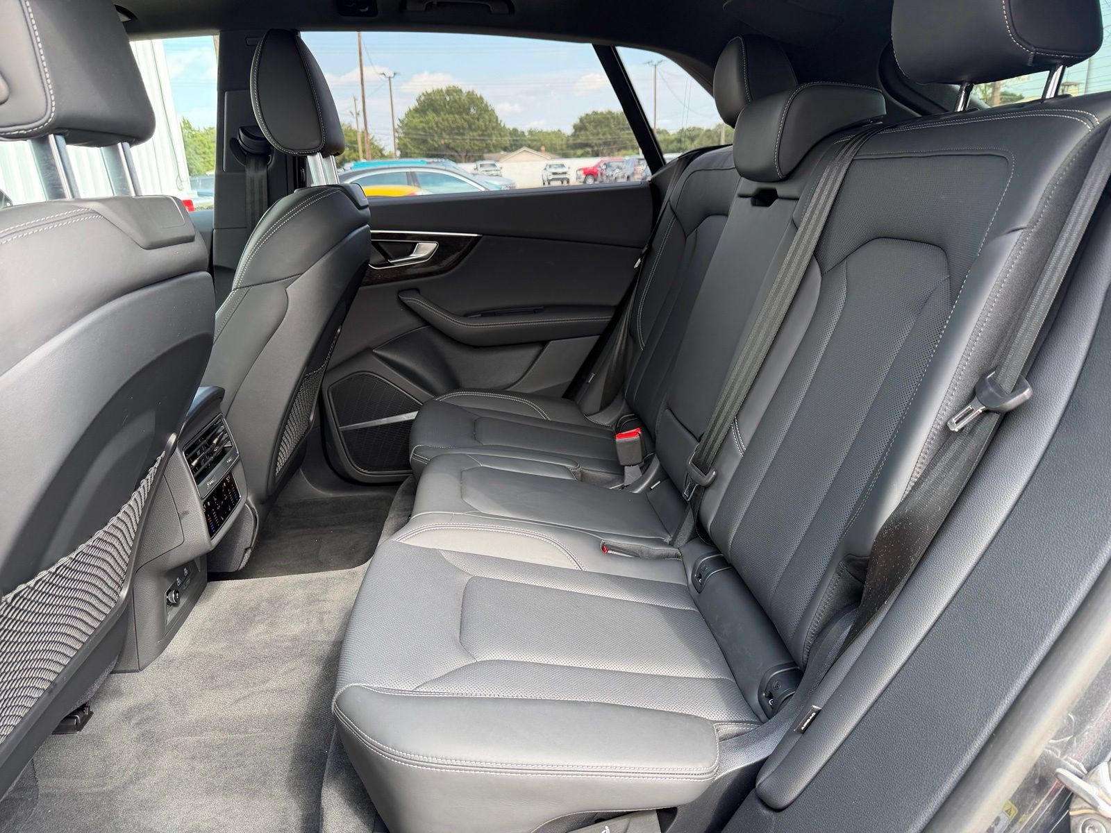 Used 2025 Audi Q8 Prestige w/ Prestige Package AWD/4WD image 23
