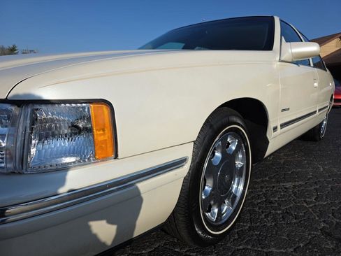 Used 1998 Cadillac De Ville image 32