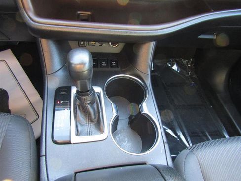 Used 2019 Toyota Highlander LE image 20