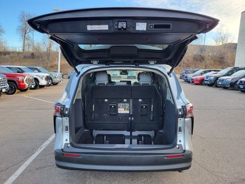 Used 2023 Toyota Sienna XLE image 11