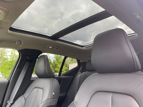Used 2024 Volvo XC40 B5 Core AWD/4WD image 7