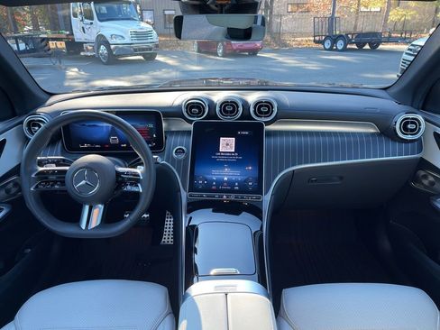 Used 2023 Mercedes-Benz GLC 300 4MATIC image 10