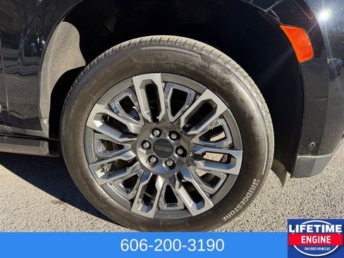 Used 2023 GMC Yukon Denali Ultimate AWD/4WD image 6