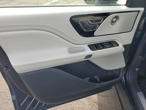 New 2026 Lincoln Aviator Black Label AWD/4WD image 8