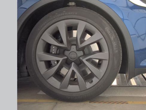 Used 2024 Tesla Model X image 11