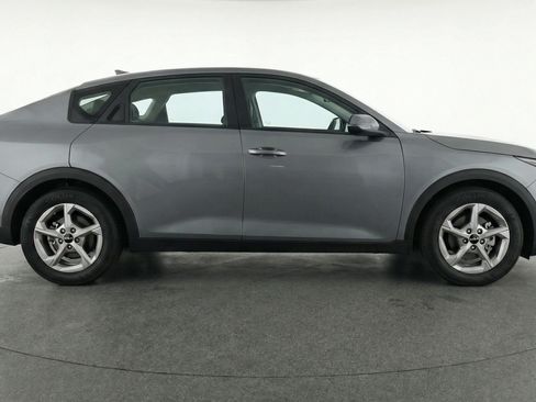 Used 2025 Kia K4 LXS image 11