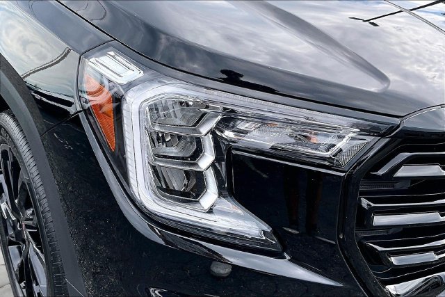 Used 2024 GMC Terrain SLE w/ Elevation Edition FWD image 27