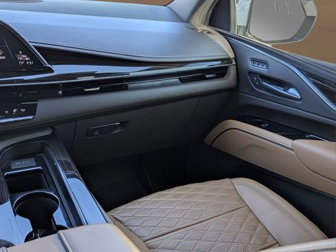 Used 2021 Cadillac Escalade Premium Luxury w/ Driver Assist Tech Package image 30