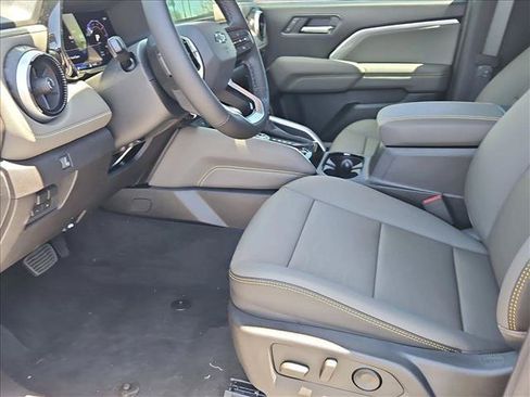 New 2026 Chevrolet Colorado ZR2 w/ Technology Package AWD/4WD image 4