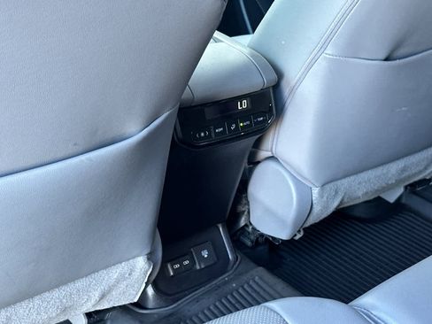 Used 2023 Toyota Highlander Limited image 14