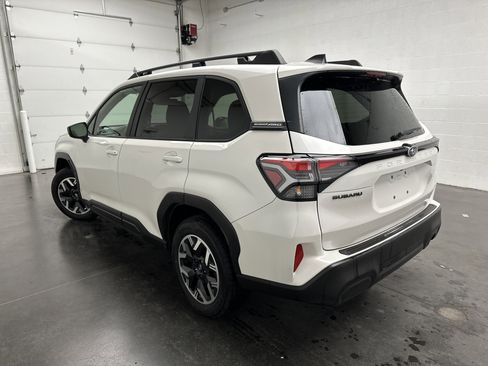 Used 2025 Subaru Forester Premium w/ Convenience Package #1 image 7