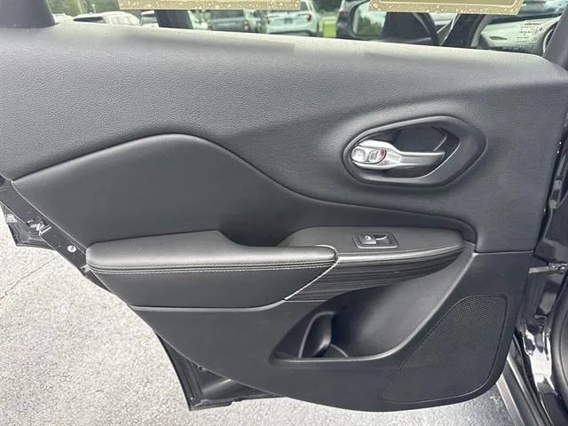 Used 2014 Jeep Cherokee Limited w/ Technology Group AWD/4WD image 14