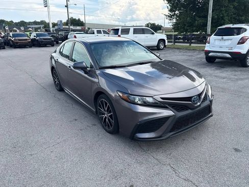 Used 2022 Toyota Camry SE FWD image 2