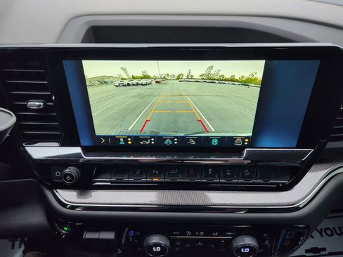 Used 2024 Chevrolet Silverado 2500 ZR2 w/ Technology Package image 20