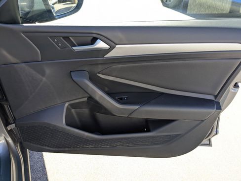 Used 2021 Volkswagen Jetta SE image 33