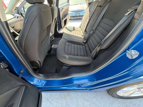 Used 2018 Ford Fusion SE w/ Fusion SE Technology Package FWD image 4