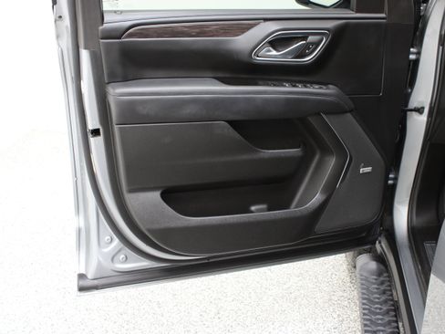 Used 2023 Chevrolet Tahoe Z71 w/ Luxury Package AWD/4WD image 12