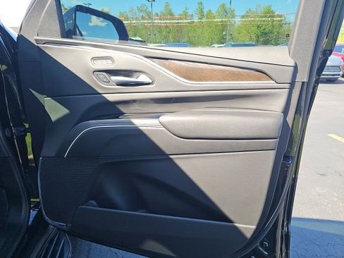 Used 2024 Cadillac Escalade Sport Platinum w/ LPO, ONYX Package AWD/4WD image 11