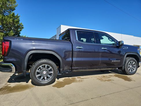 Used 2024 GMC Sierra 1500 SLT image 3