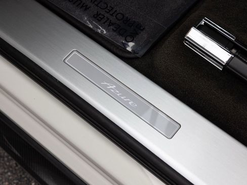 Used 2023 Bentley Bentayga Extended Wheelbase image 32