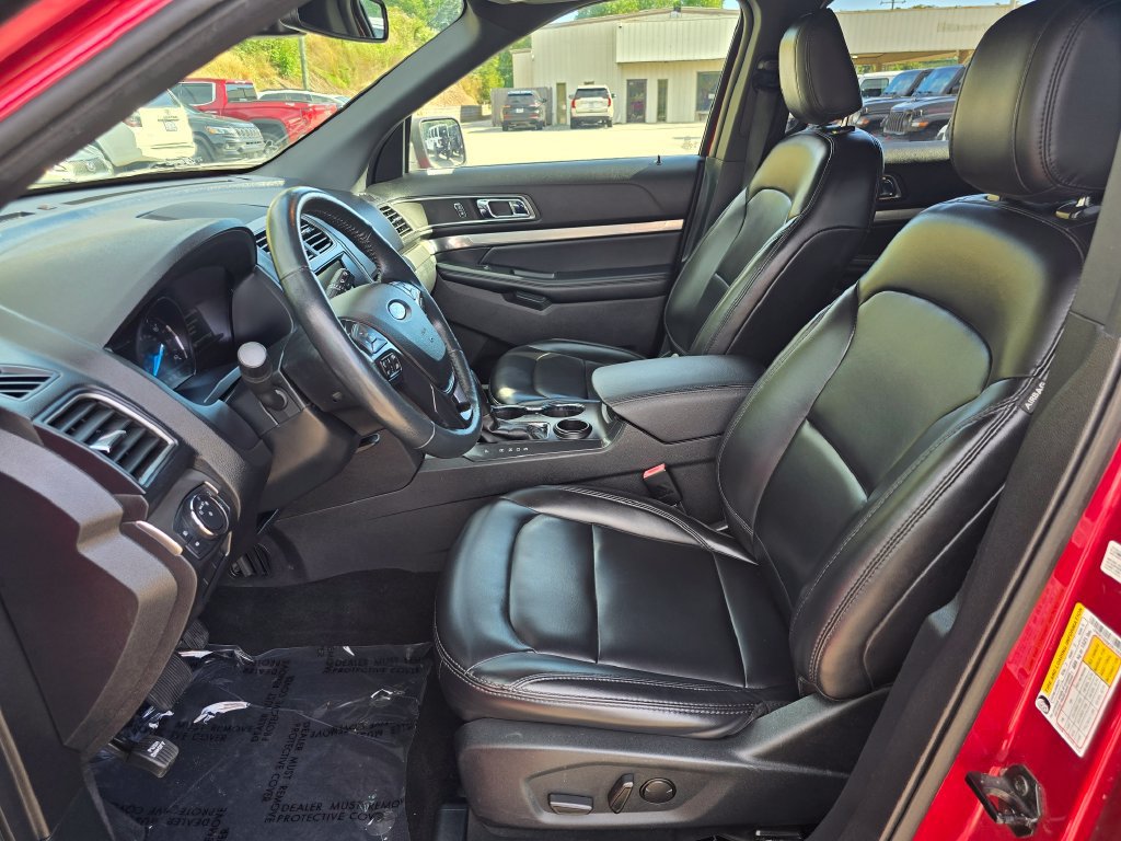 Used 2019 Ford Explorer XLT w/ Equipment Group 202A FWD image 4