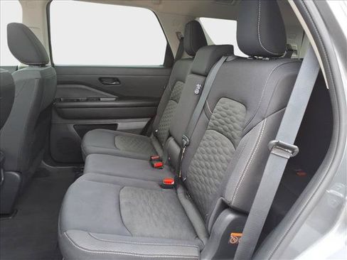 Used 2024 Nissan Pathfinder SV AWD/4WD image 31