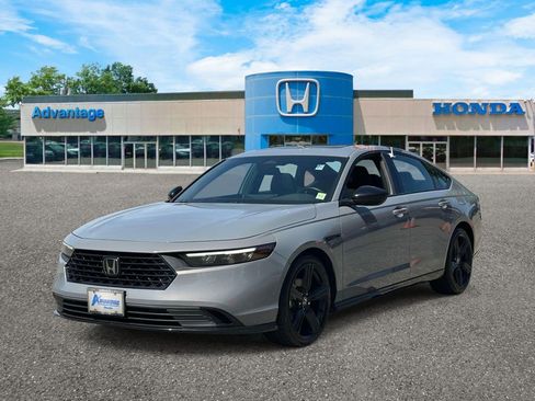 Used 2023 Honda Accord Sport image 2