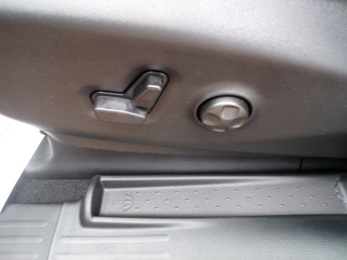 New 2026 Chrysler Pacifica Select image 15