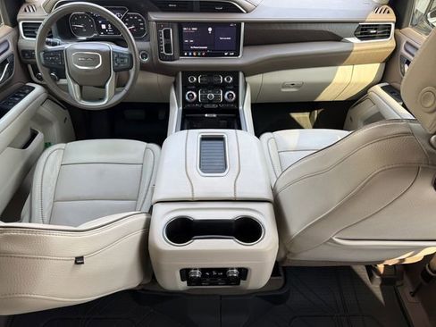Used 2021 GMC Yukon XL Denali w/ Denali Premium Package RWD image 18