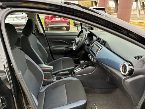 Used 2025 Nissan Versa SV FWD image 28