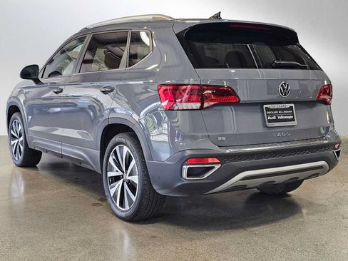 Used 2023 Volkswagen Taos SE w/ Panoramic Sunroof Package AWD/4WD image 5