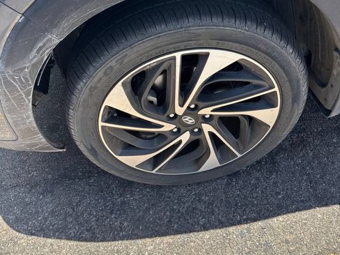 Used 2019 Hyundai Tucson Sport FWD image 4