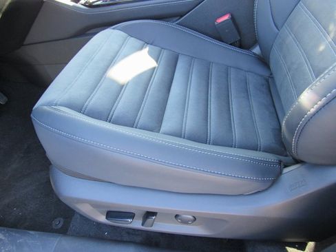 New 2025 Mitsubishi Outlander SE image 13