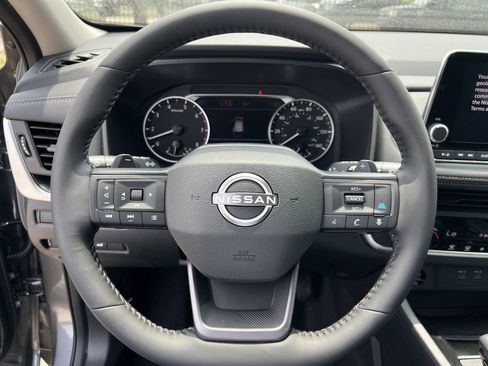 New 2026 Nissan Rogue SV FWD image 8