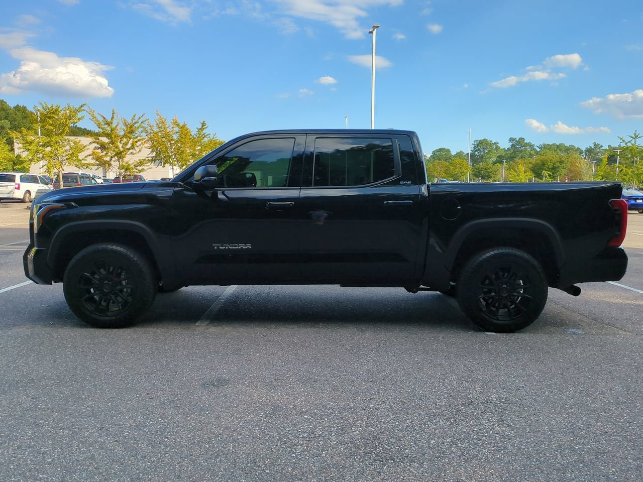 Used 2025 Toyota Tundra SR5 w/ SR5 Premium Package AWD/4WD image 7