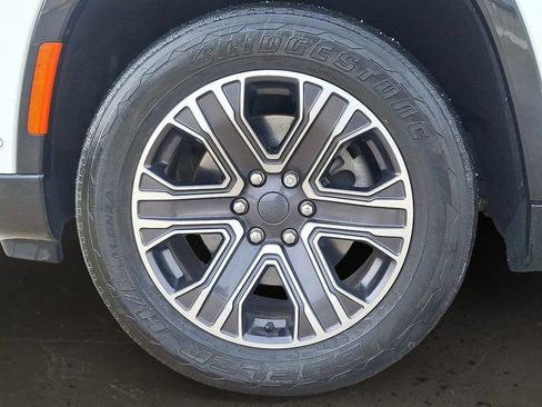 Used 2024 Jeep Wagoneer 4WD w/ Premium Group I image 9