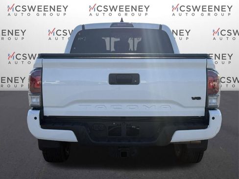 Used 2020 Toyota Tacoma TRD Sport w/ Technology Package image 4