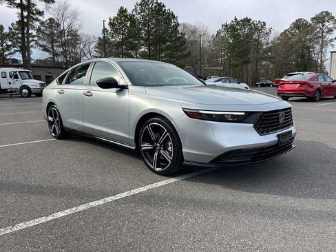 Used 2024 Honda Accord Sport image 4