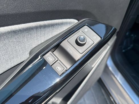 Certified 2025 Volkswagen ID.4 Pro AWD/4WD image 13