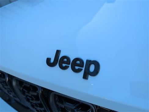 New 2025 Jeep Grand Cherokee Summit image 12