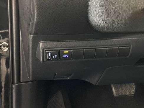 Used 2022 Toyota Corolla LE image 18