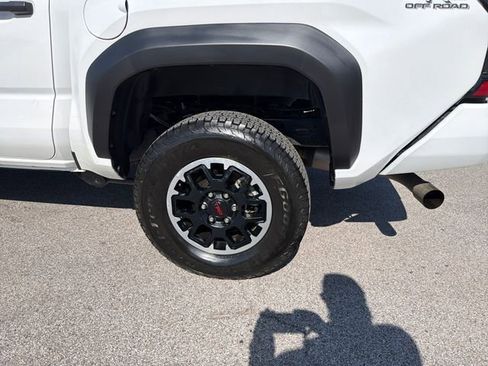 Used 2024 Toyota Tacoma TRD Off-Road AWD/4WD image 42