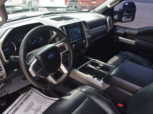 Used 2017 Ford F250 Lariat w/ FX4 Off-Road Package AWD/4WD image 7