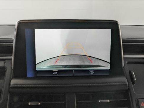 Used 2022 Chevrolet Suburban LT RWD image 32